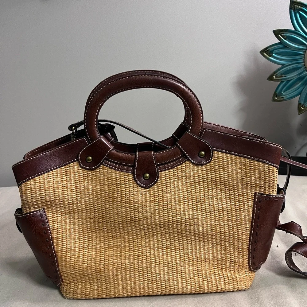 🤎✨ Fossil Woven Straw & Leather Satchel 👜🌾 Key Charm • Crossbody Strap